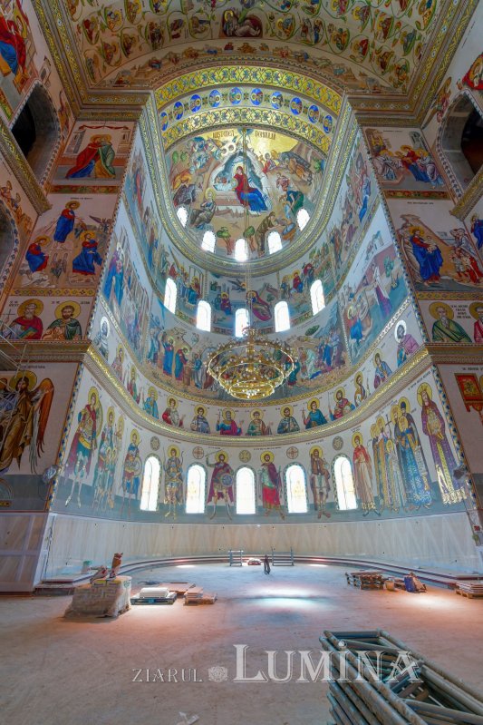 Ultimele lucrări premergătoare slujbei de sfințire pe șantierul Catedralei Naționale 340897