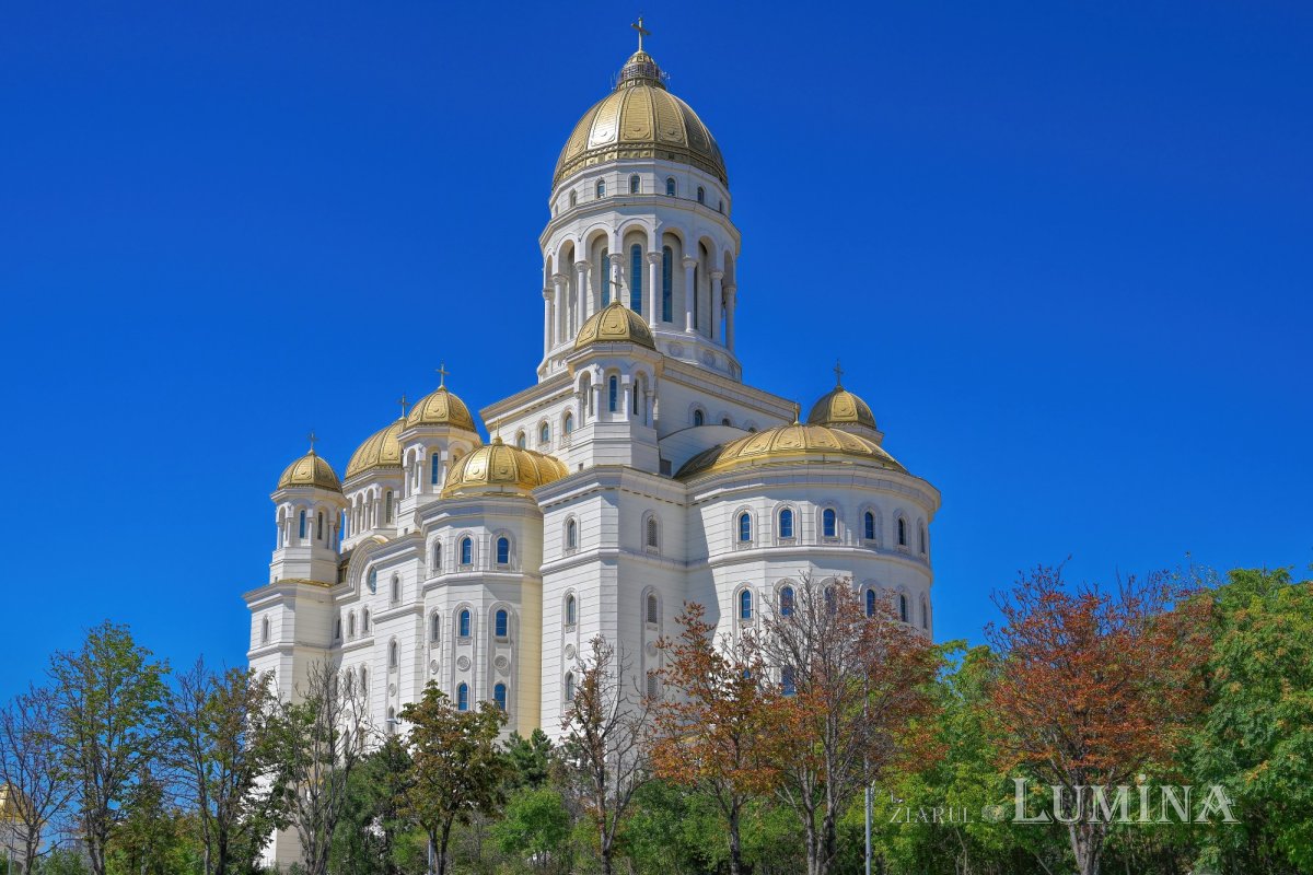 Ultimele lucrări premergătoare slujbei de sfințire pe șantierul Catedralei Naționale 340904