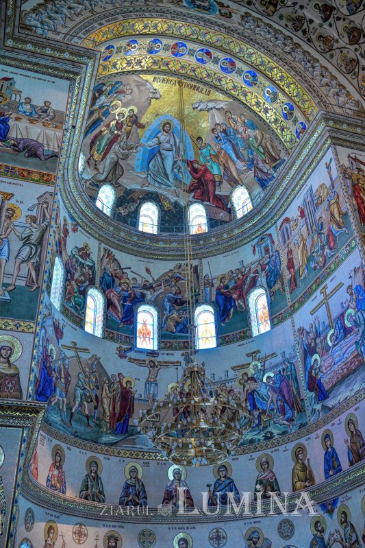 Sclipirile Luminii: Catedrala Naţională 340944