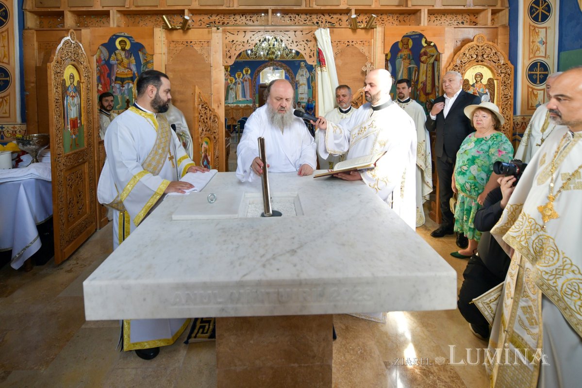 Biserica parohiei ilfovene Boltașu a primit veșmântul sfințeniei 341078