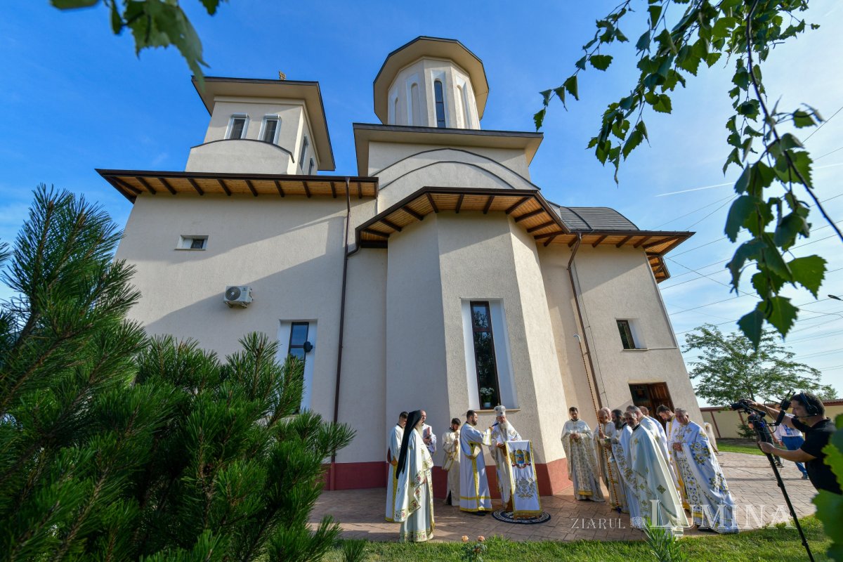 Biserica parohiei ilfovene Boltașu a primit veșmântul sfințeniei 341101