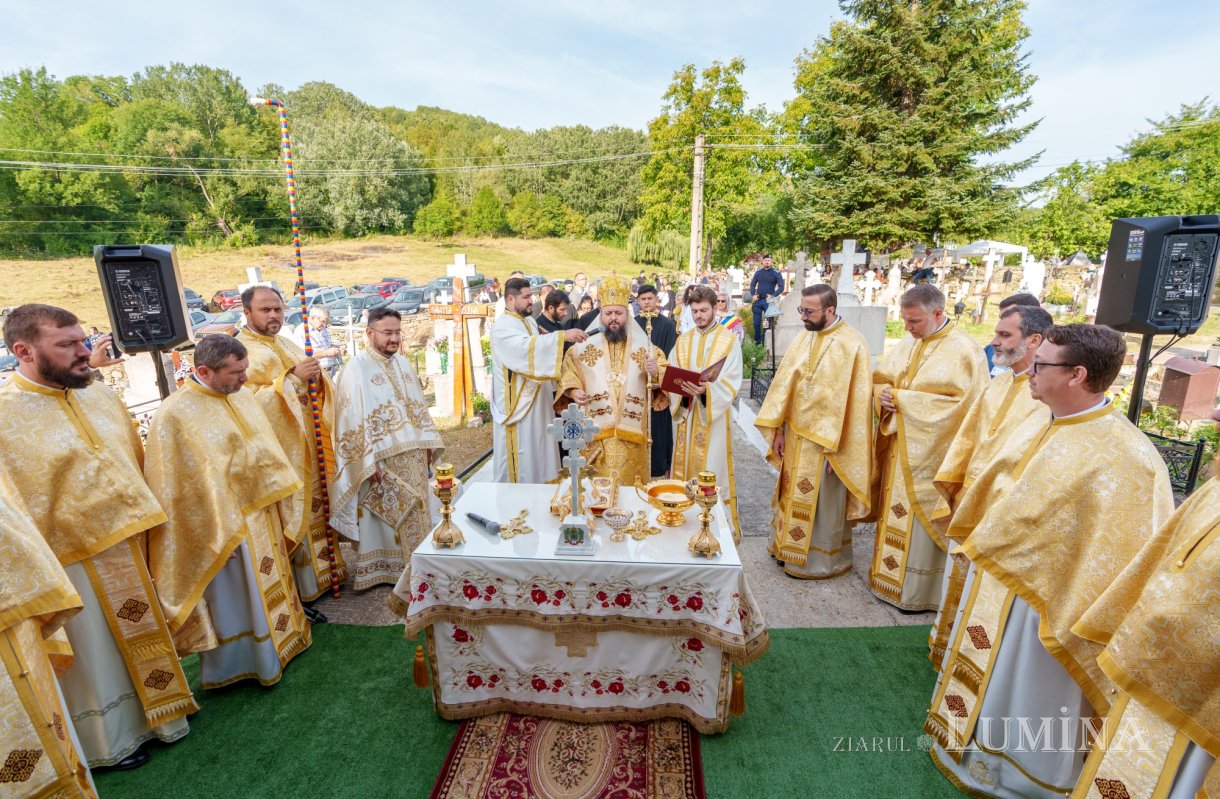 Un nou lăcaș de cult sfințit într‑un sat prahovean 341091