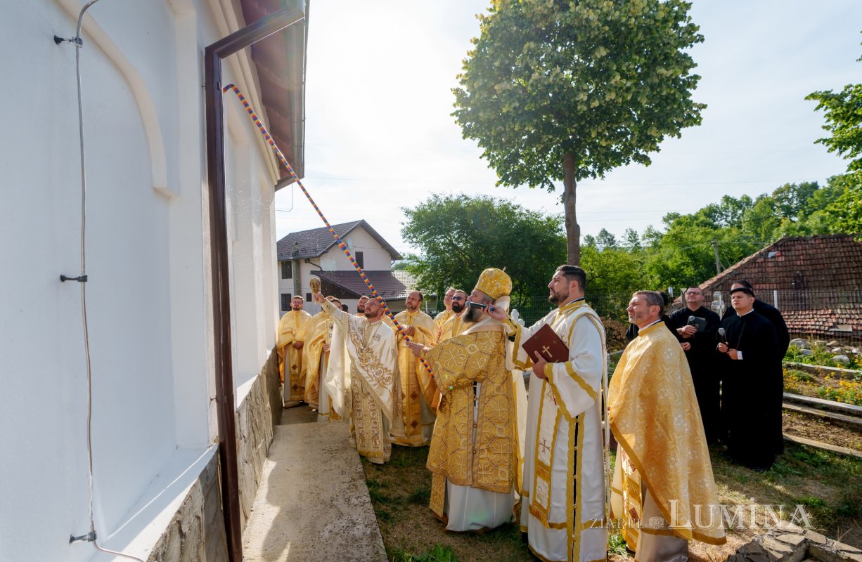 Un nou lăcaș de cult sfințit într‑un sat prahovean 341092