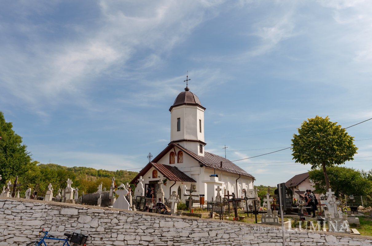 Un nou lăcaș de cult sfințit într‑un sat prahovean 341094