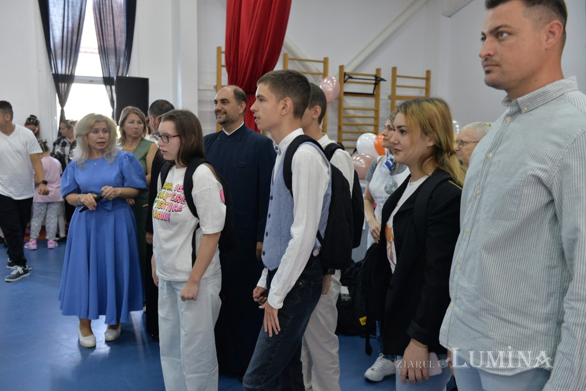 „Bucurie la început de an școlar” pentru 235 de elevi cu deficiențe de auz 341247