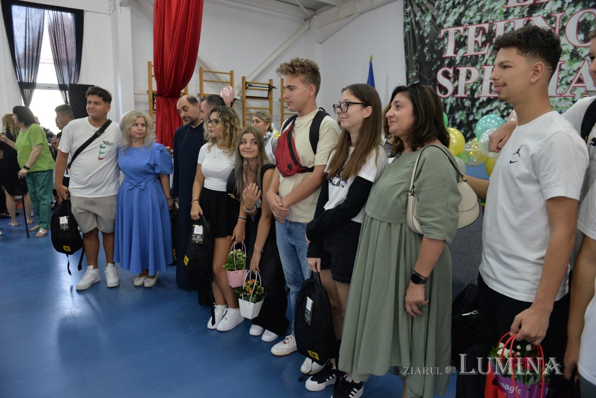 „Bucurie la început de an școlar” pentru 235 de elevi cu deficiențe de auz 341248