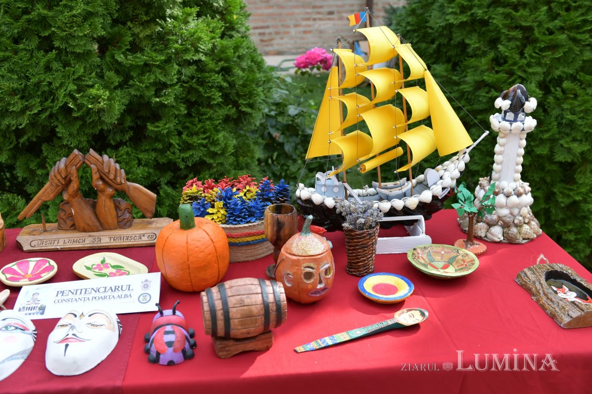 Expoziția „Artă în detenție - oameni, emoții, culoare” la Mănăstirea Antim 341396