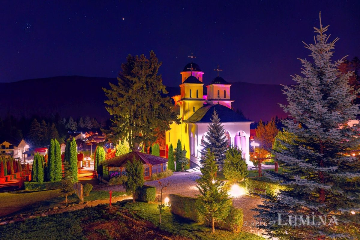 Sclipirile Luminii: Mănăstirea Caraiman şi Crucea Eroilor 341422