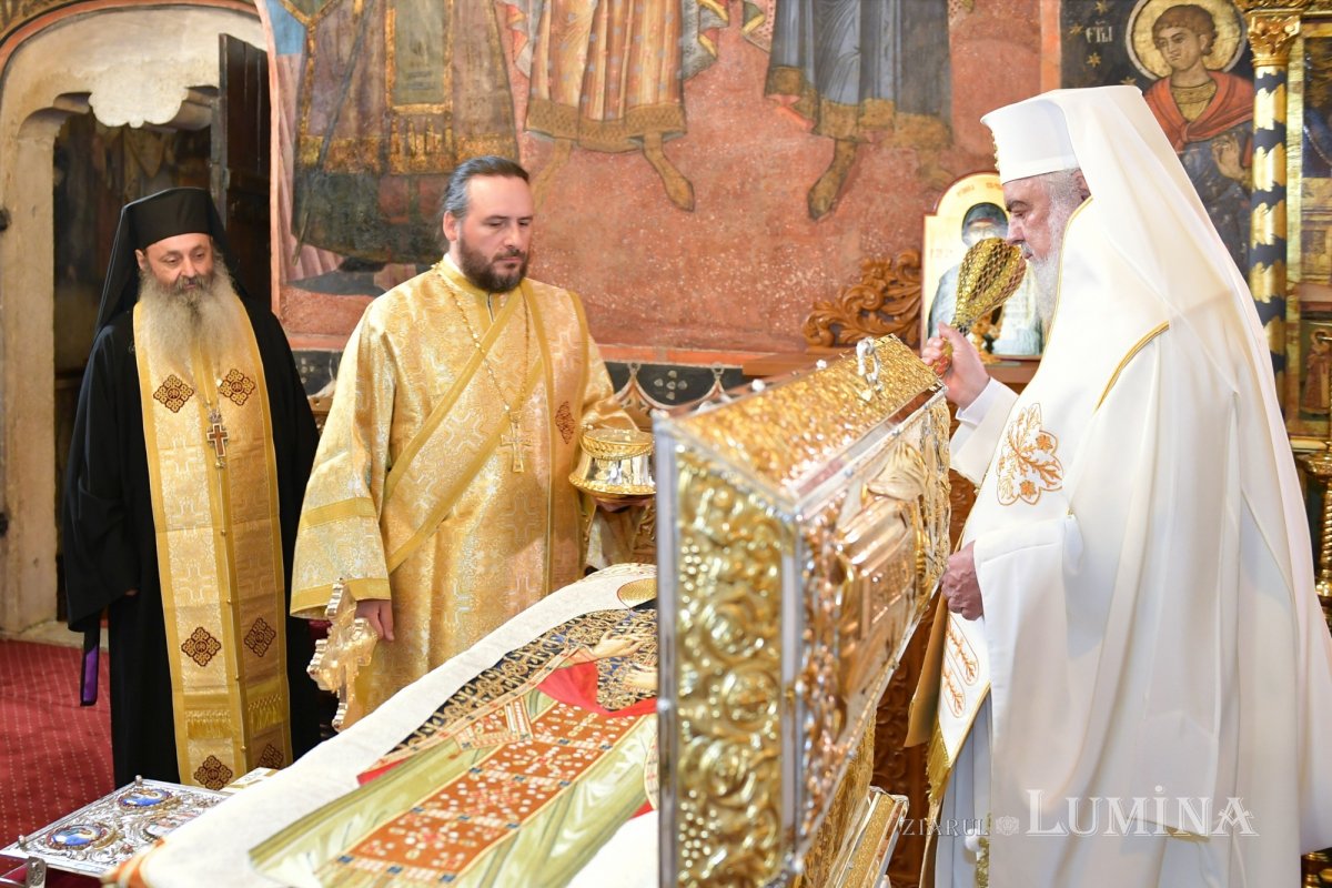 Patriarhul României a sfințit racla Sfântului Cuvios Mărturisitor Sofian 341537