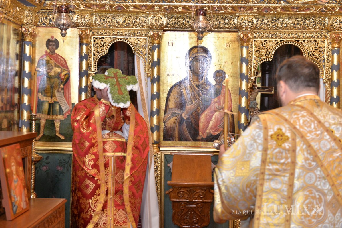 „Crucea lui Hristos este semnul iubirii care învinge păcatul și moartea” 341573