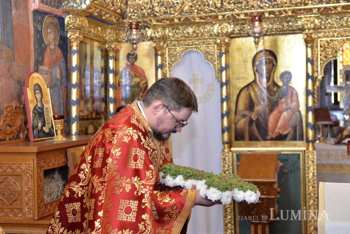 „Crucea lui Hristos este semnul iubirii care învinge păcatul și moartea” 341575