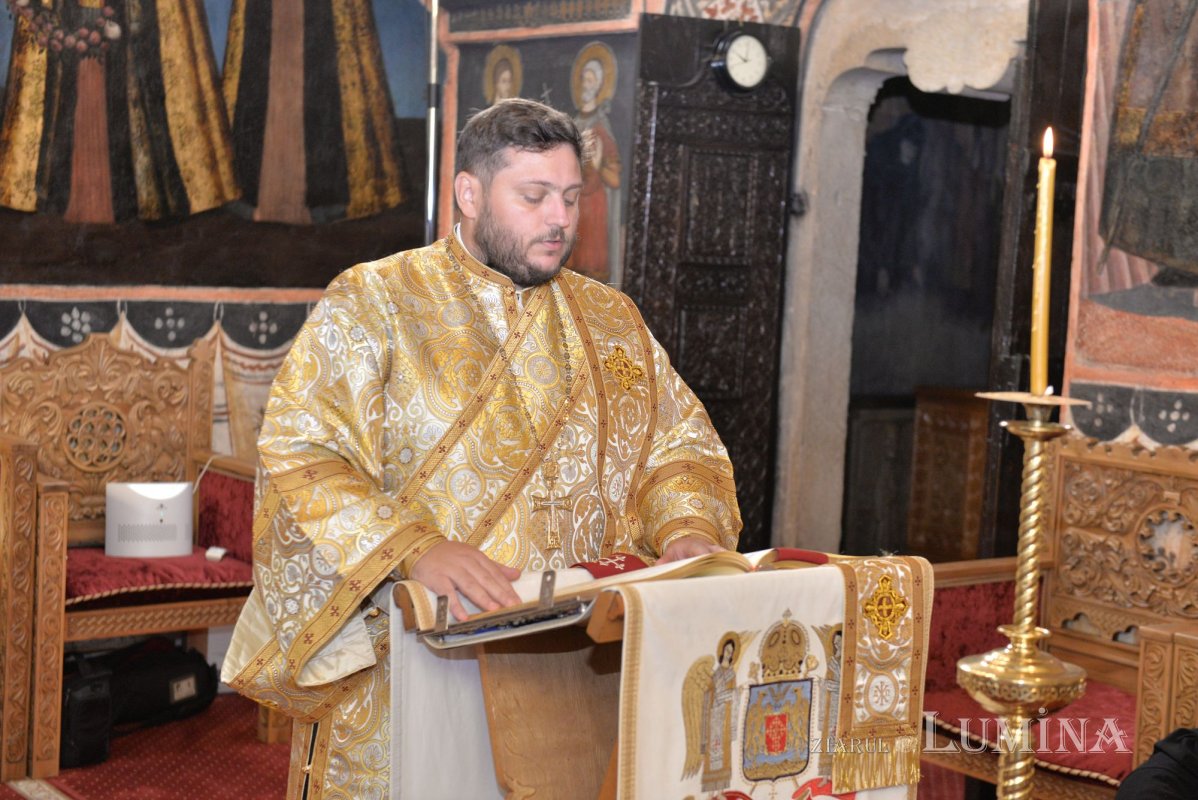 „Crucea lui Hristos este semnul iubirii care învinge păcatul și moartea” 341577