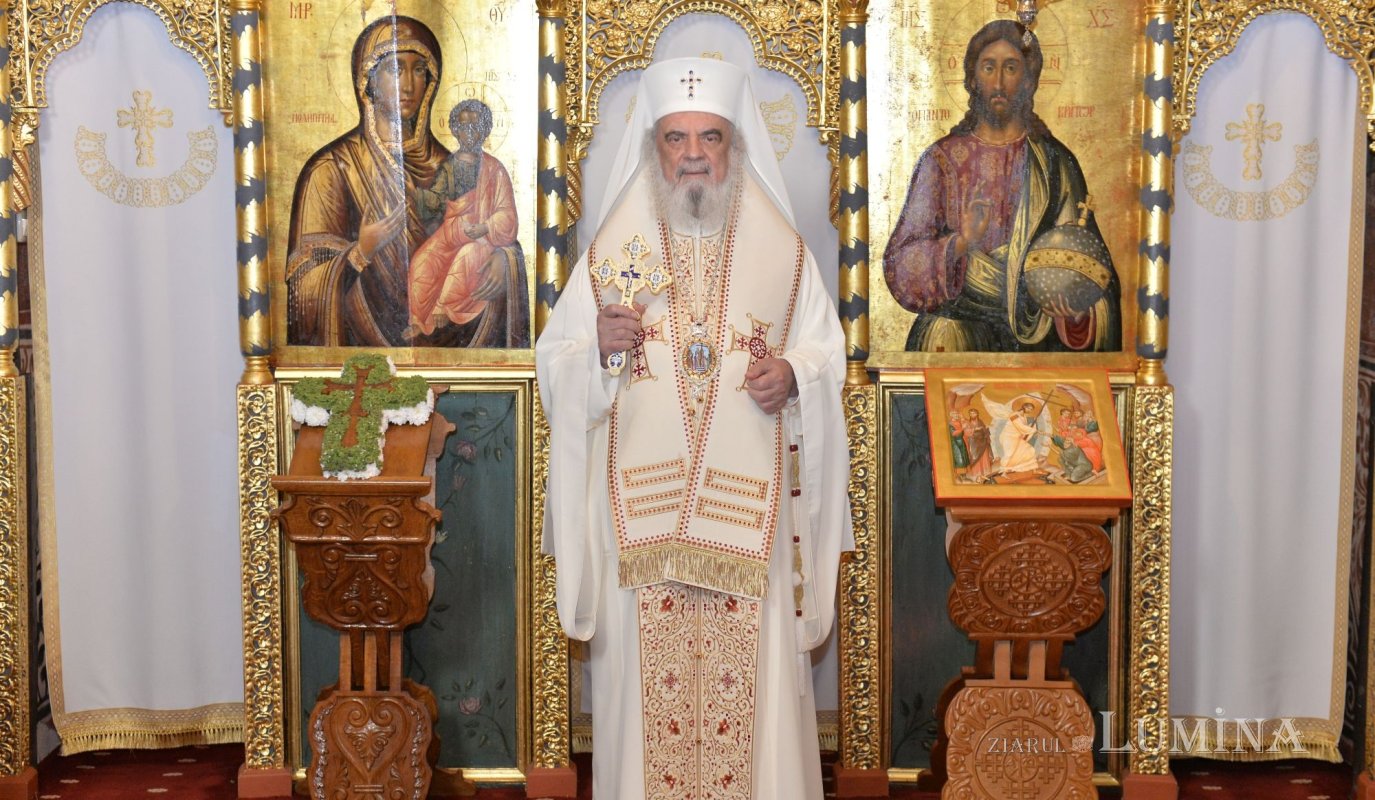 „Crucea lui Hristos este semnul iubirii care învinge păcatul și moartea” 341616