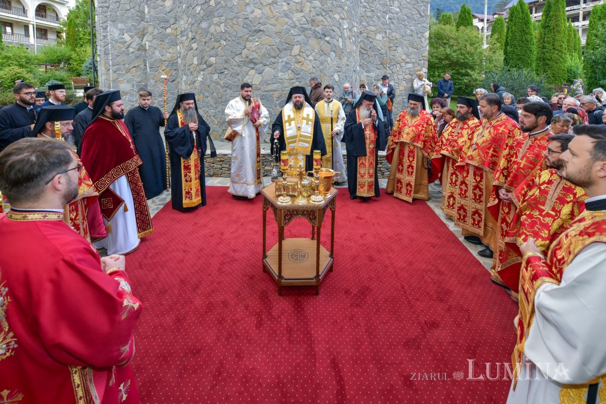 Noile lucrări de la Mănăstirea Caraiman au primit veșmântul harului 341584