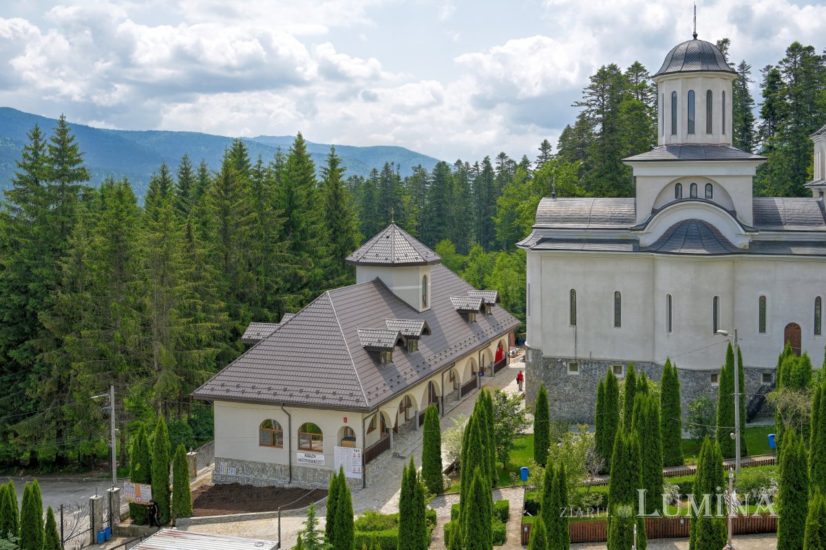 Noile lucrări de la Mănăstirea Caraiman au primit veșmântul harului 341589