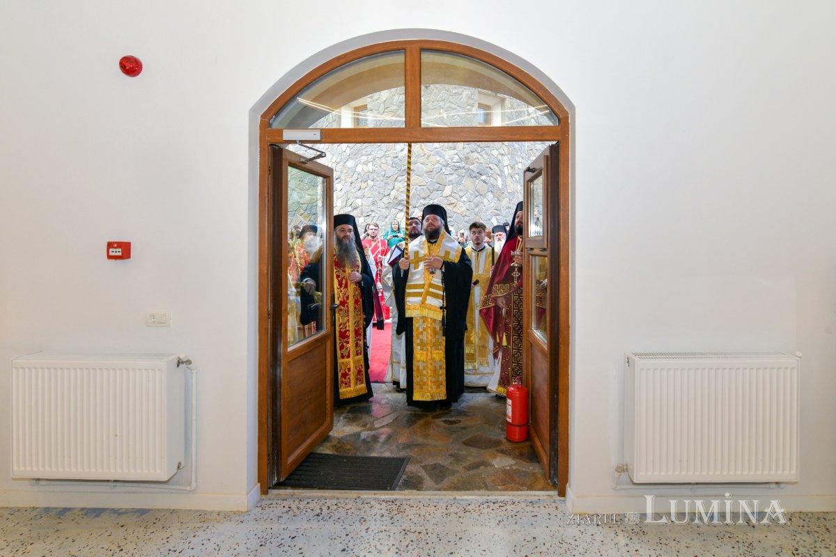 Noile lucrări de la Mănăstirea Caraiman au primit veșmântul harului 341592