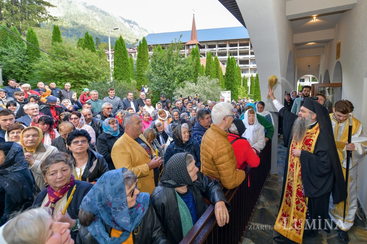 Noile lucrări de la Mănăstirea Caraiman au primit veșmântul harului 341597