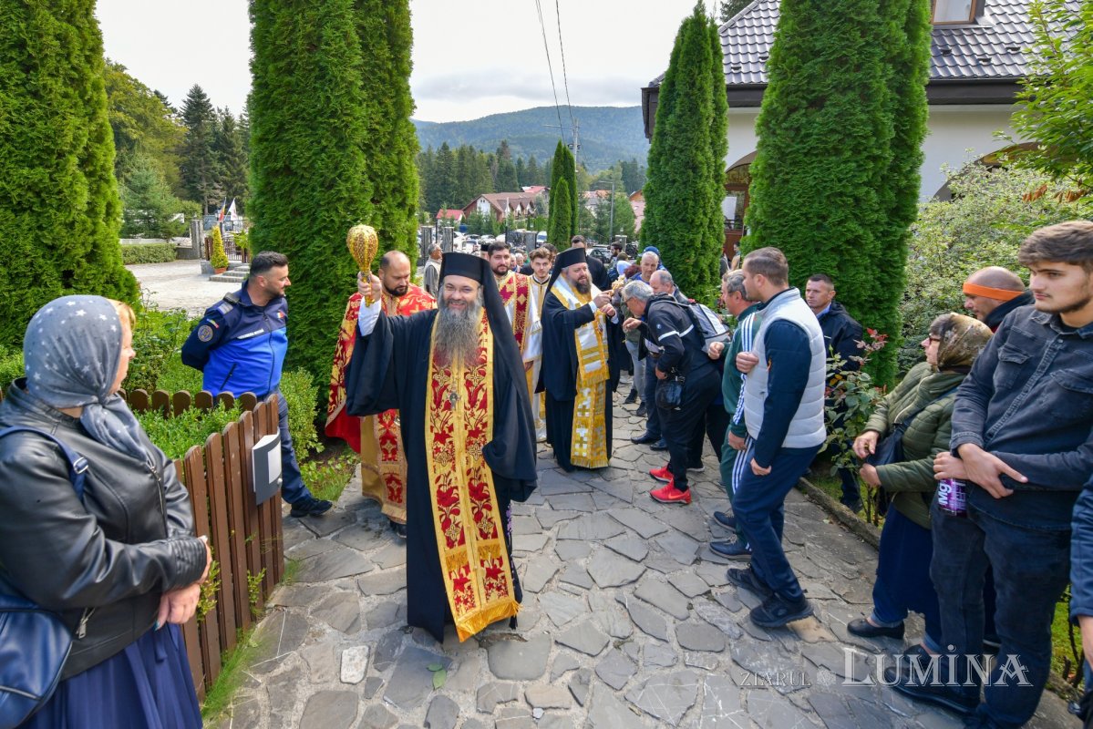 Noile lucrări de la Mănăstirea Caraiman au primit veșmântul harului 341598