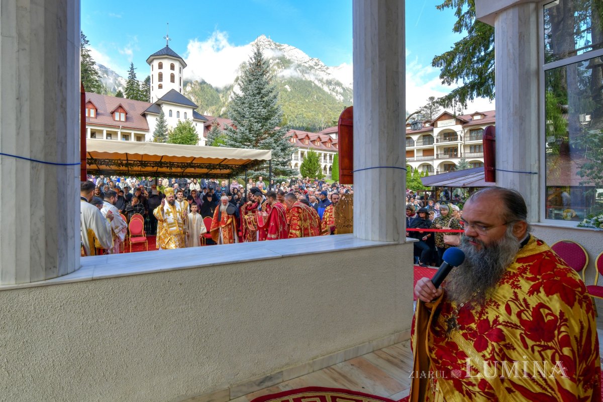 Noile lucrări de la Mănăstirea Caraiman au primit veșmântul harului 341601