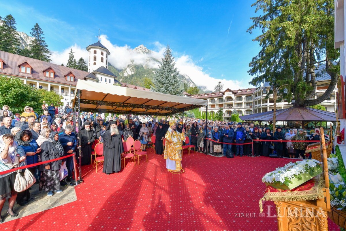 Noile lucrări de la Mănăstirea Caraiman au primit veșmântul harului 341602