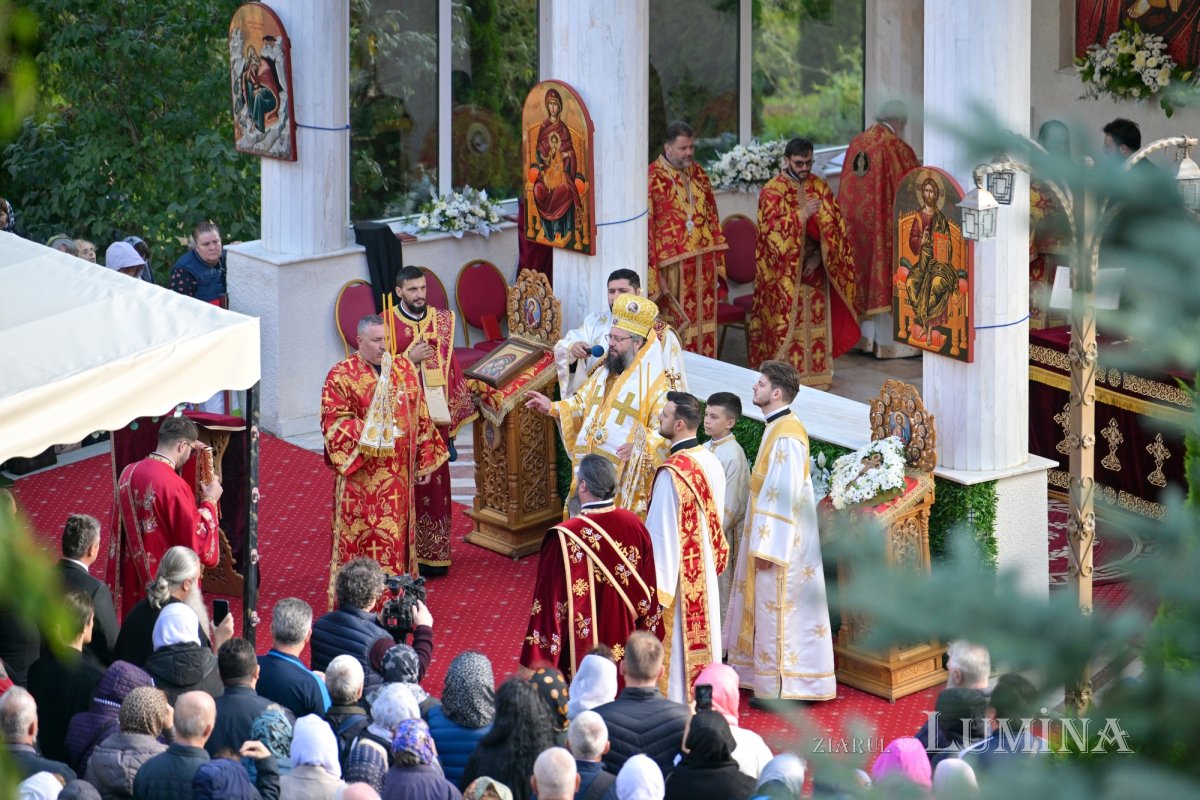 Noile lucrări de la Mănăstirea Caraiman au primit veșmântul harului 341607