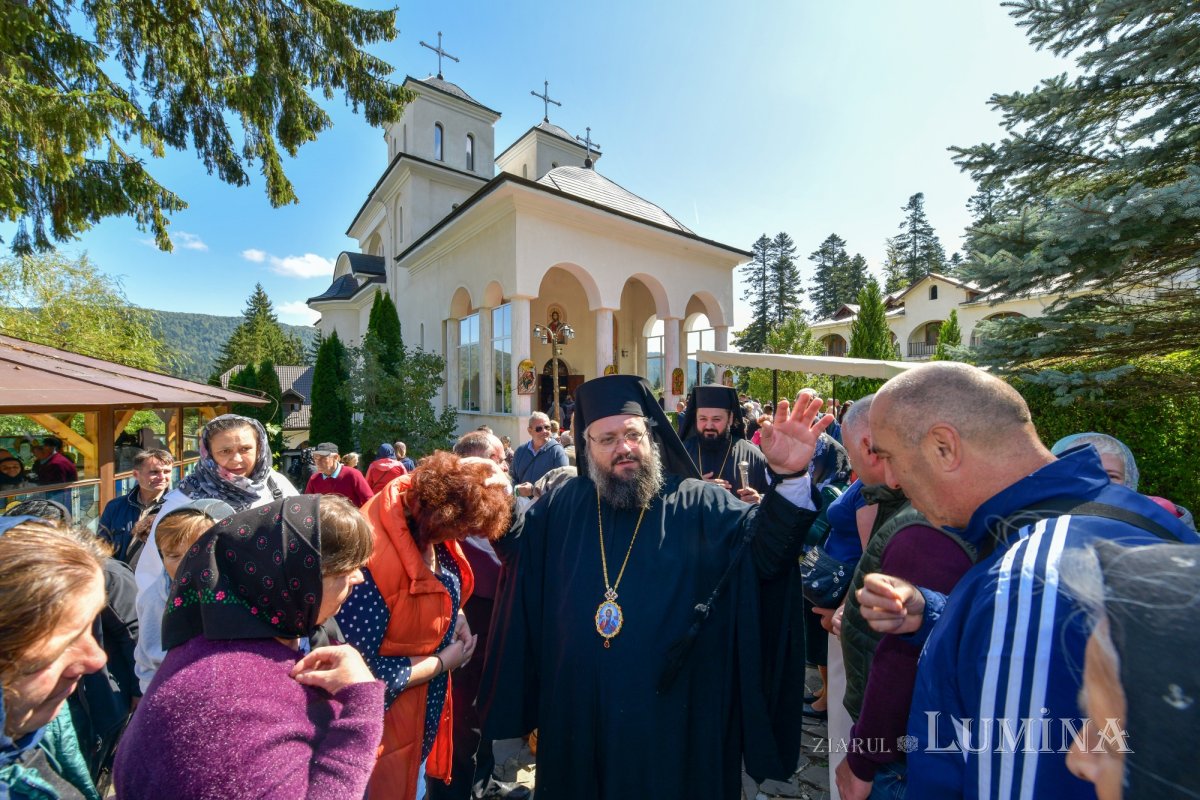 Noile lucrări de la Mănăstirea Caraiman au primit veșmântul harului 341612