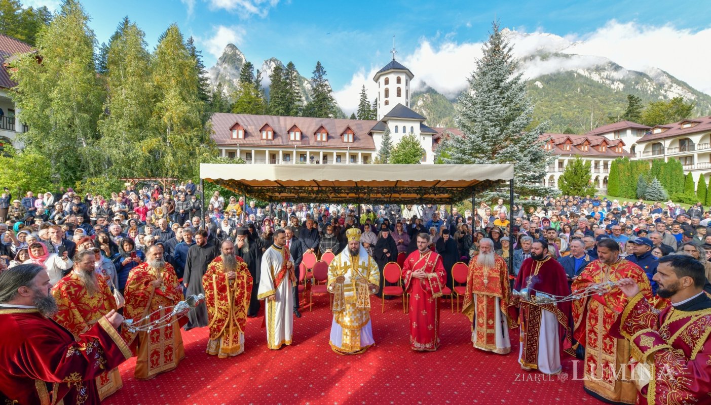 Noile lucrări de la Mănăstirea Caraiman au primit veșmântul harului 341617