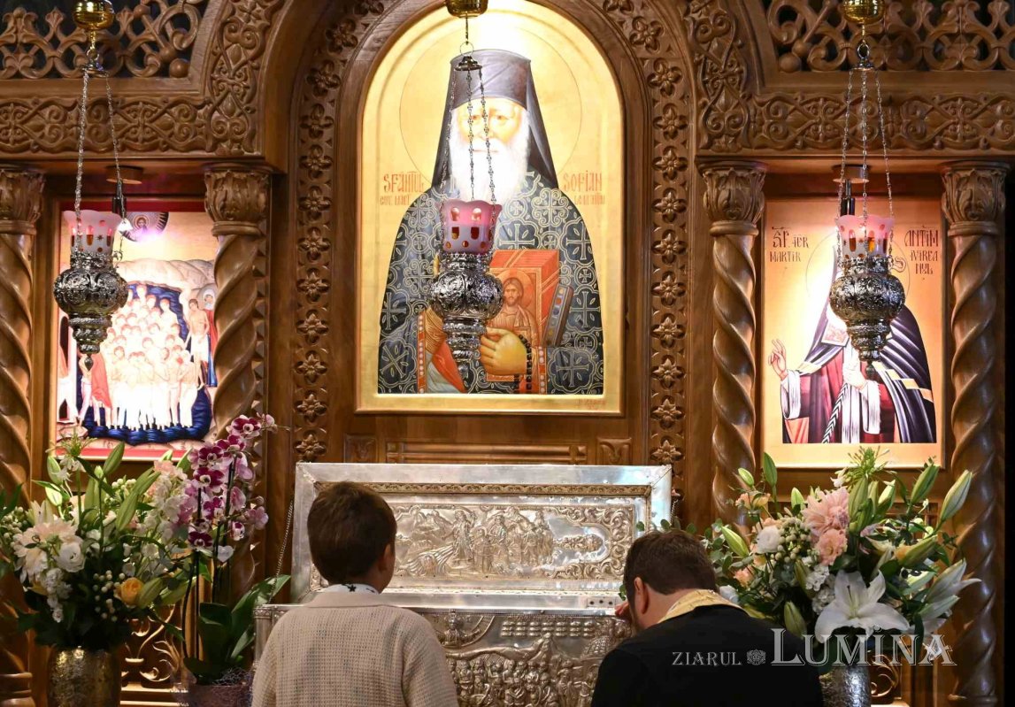 „Rugăciunea lui Iisus arde ca un foc ceresc  toate necurăţiile noastre interioare” 342045