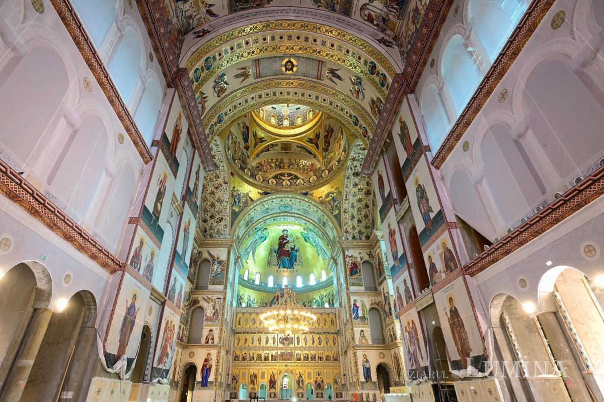 Sclipirile Luminii: Catedrala Naţională din Bucureşti 342525