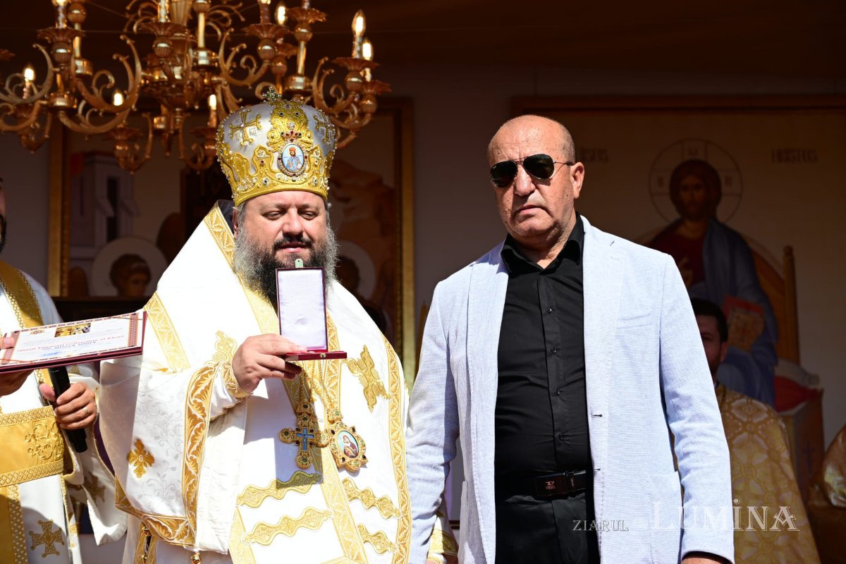 Sfințirea unei biserici înnoite din judeţul Ilfov 342646