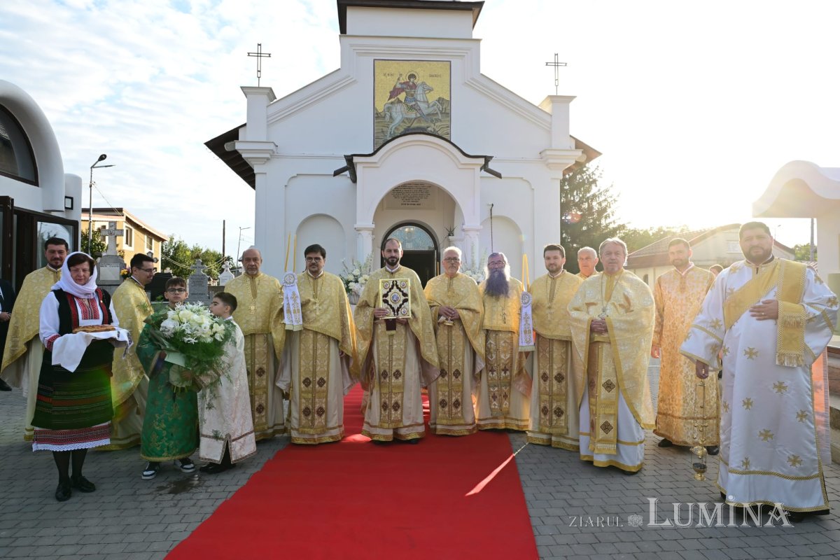 Sfințirea unei biserici înnoite din judeţul Ilfov 342648