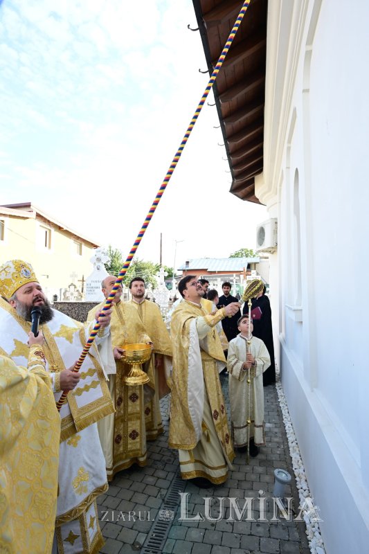 Sfințirea unei biserici înnoite din judeţul Ilfov 342654