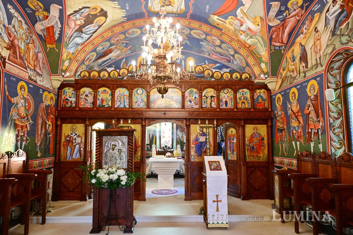 Sfințirea unei biserici înnoite din judeţul Ilfov 342655