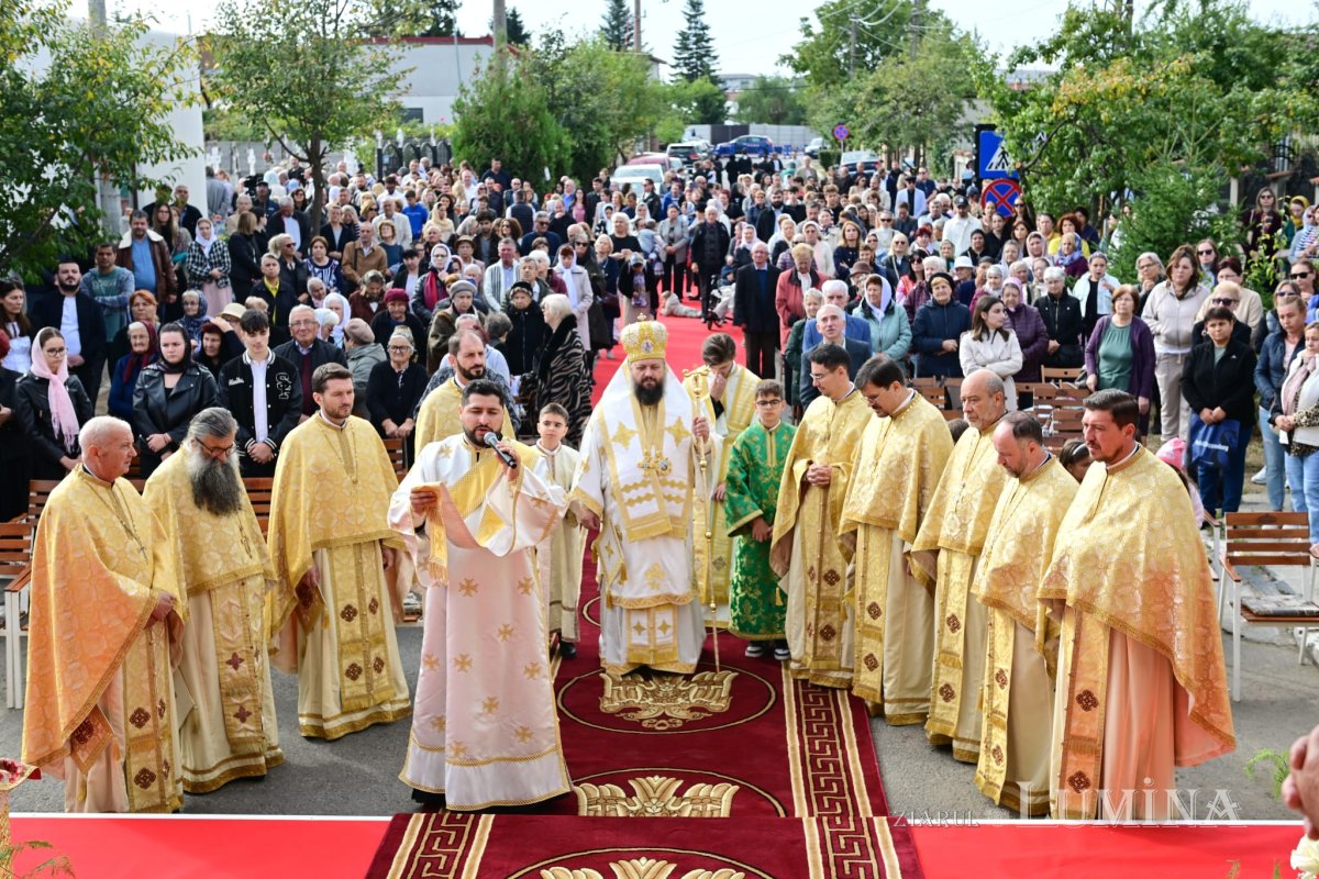 Sfințirea unei biserici înnoite din judeţul Ilfov 342672