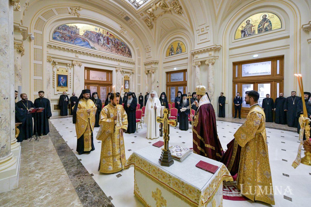 Întrunirea Sfântului Sinod la Palatul Patriarhiei 342778