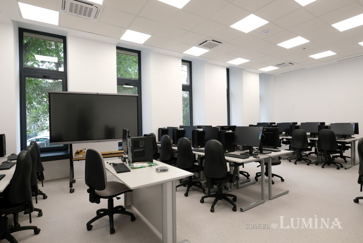 Slujbă de binecuvântare la Academia de Studii Economice din Capitală 342820