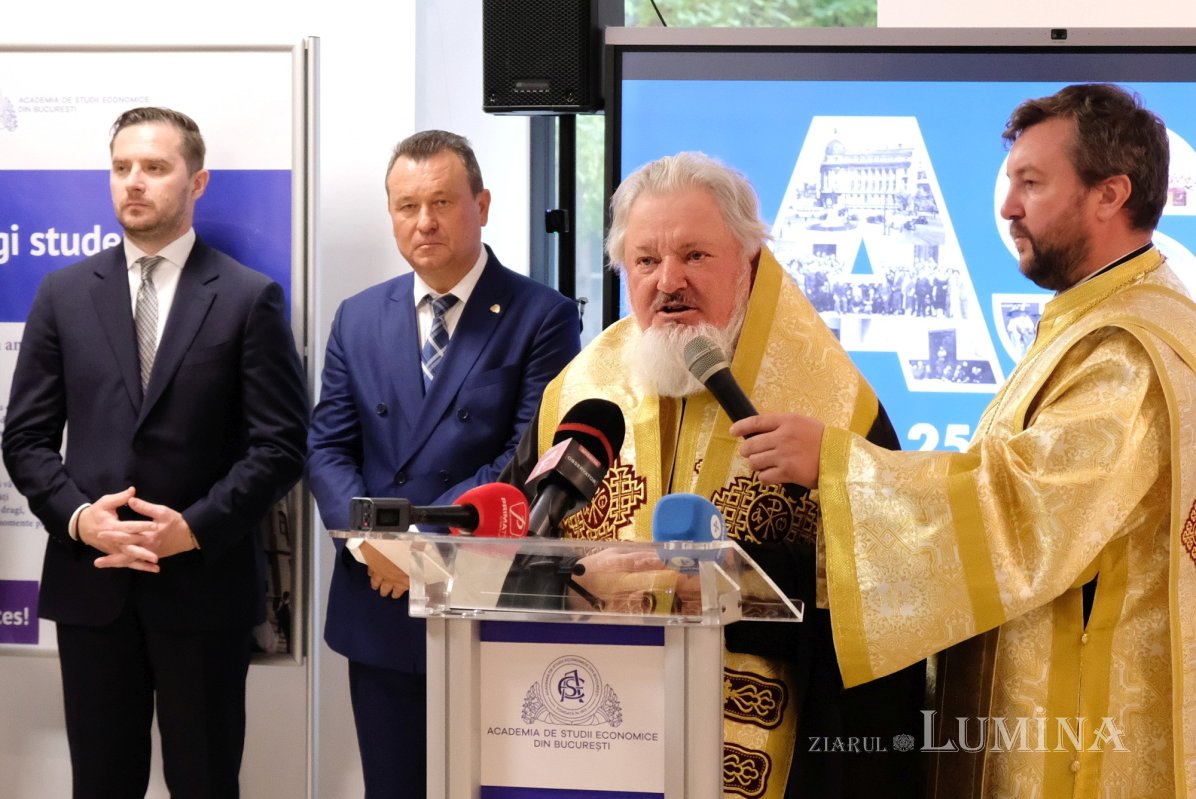 Slujbă de binecuvântare la Academia de Studii Economice din Capitală 342824