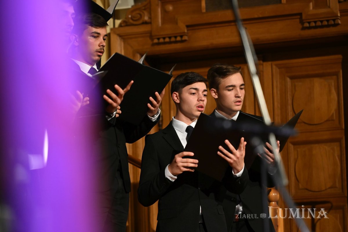 Concertul final al Festivalului „Lăudați pe Domnul!” la București 343011