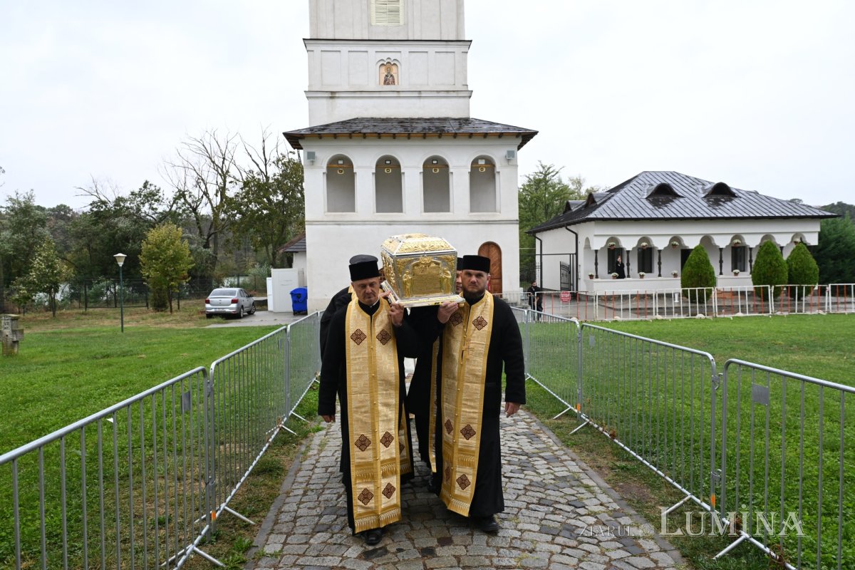 Primirea cinstitelor moaște ale Sfântului Preot Dumitru Stăniloae la Mănăstirea Cernica 343363