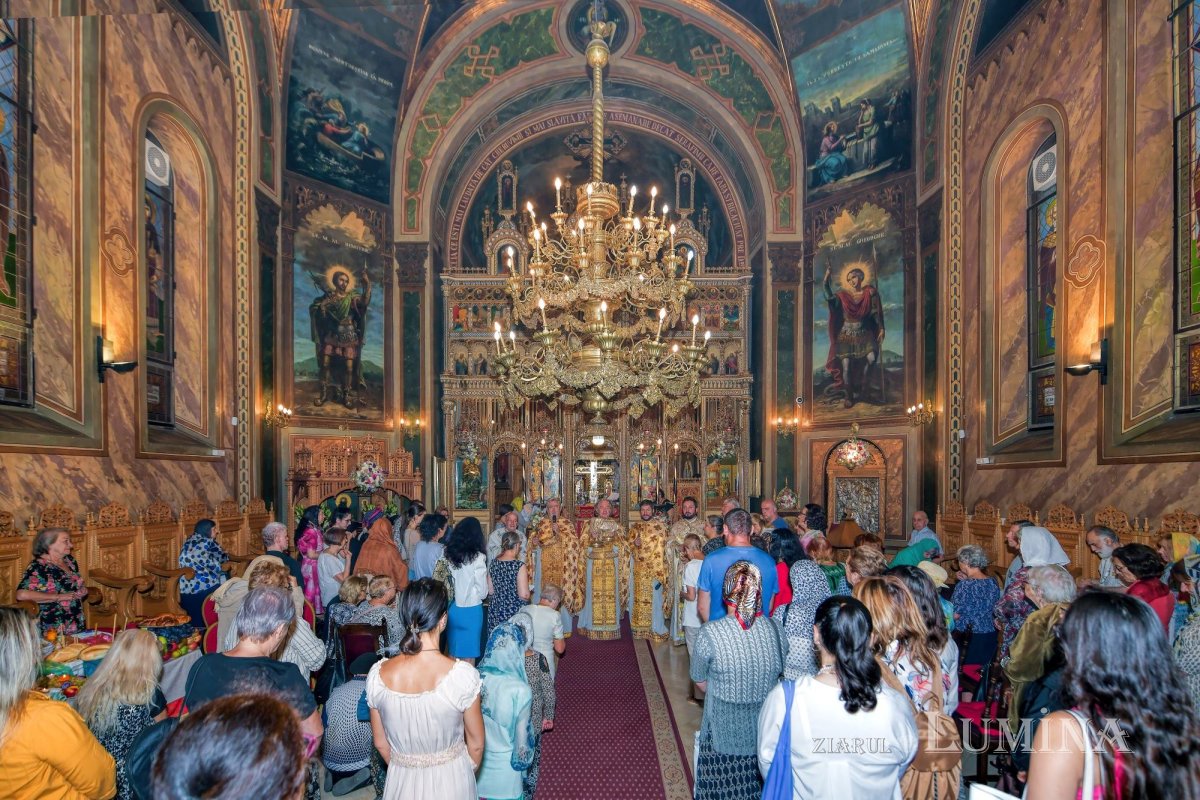 Sclipirile Luminii: Biserica Zlătari din București 343222