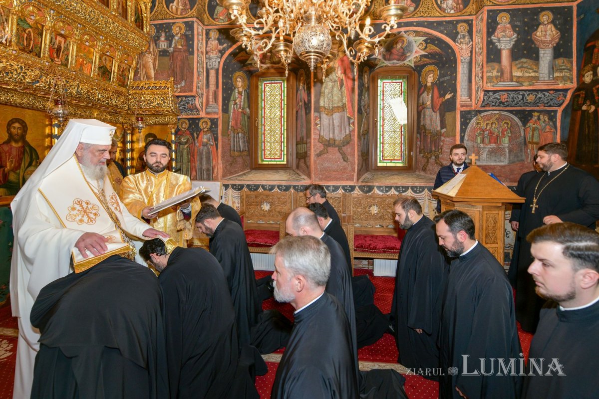 Promovări în rang pentru ostenitori din Administrația bisericească 344968