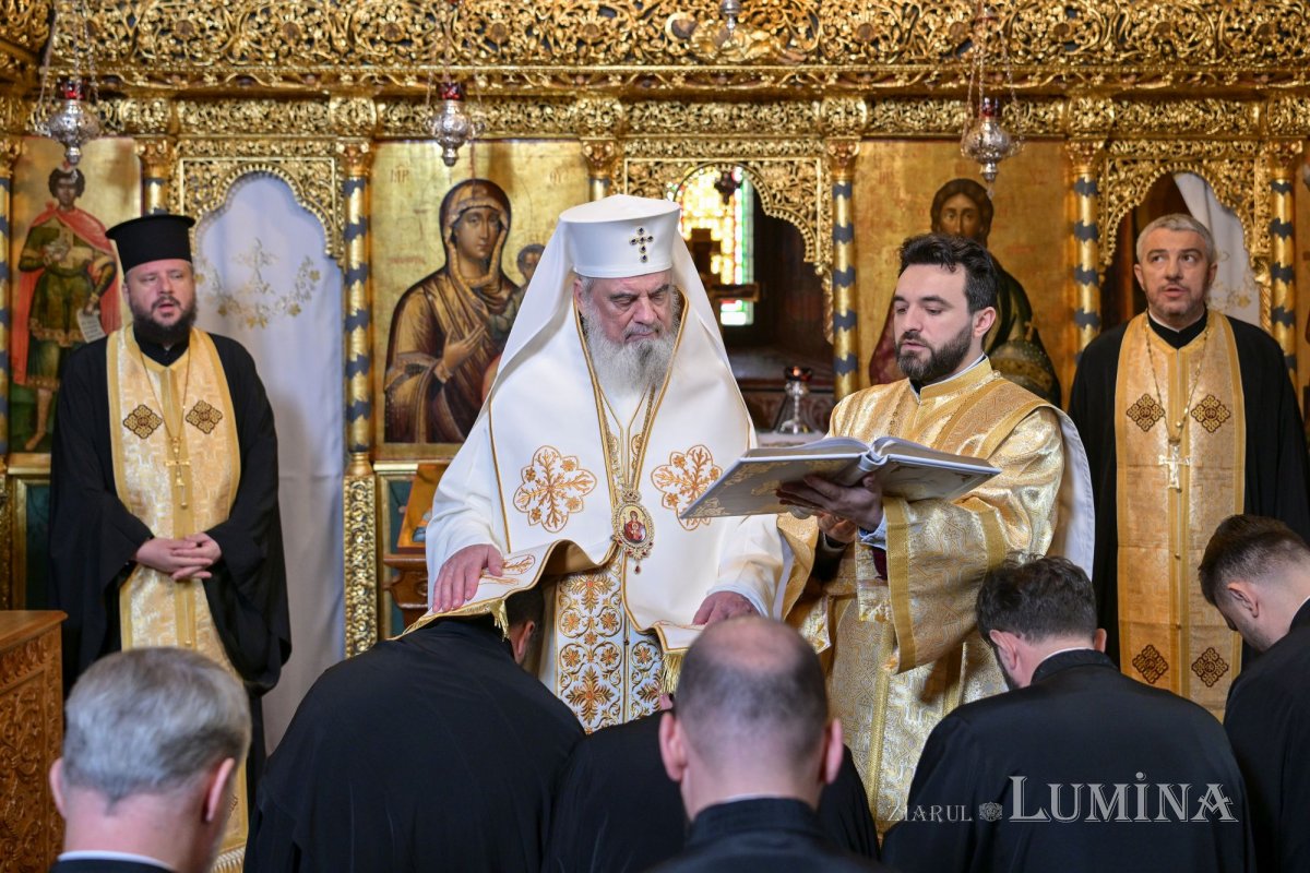 Promovări în rang pentru ostenitori din Administrația bisericească 344969