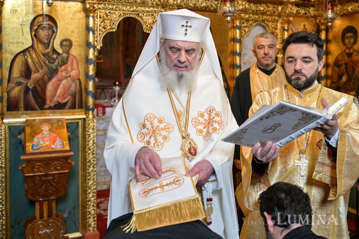 Promovări în rang pentru ostenitori din Administrația bisericească 344970