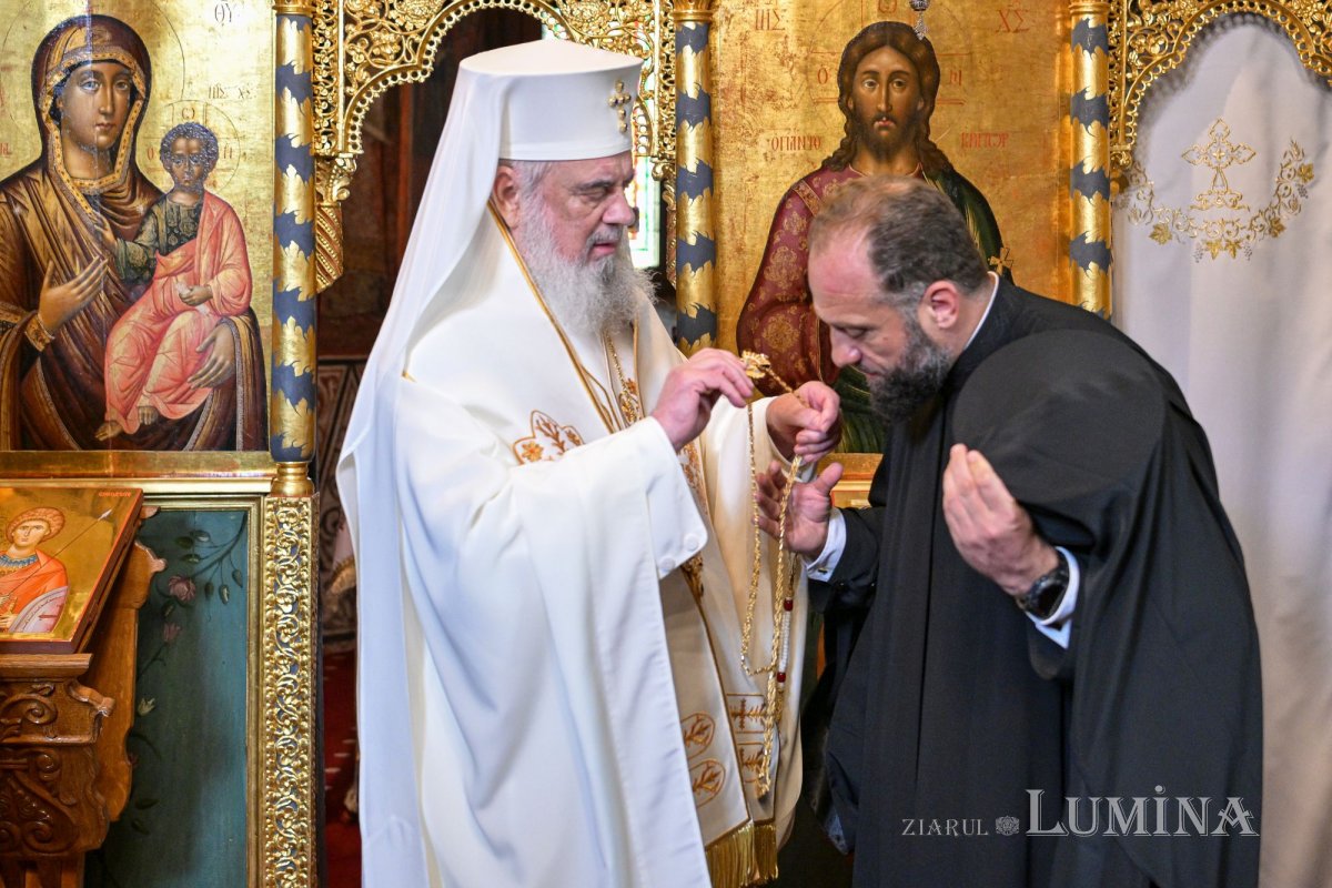 Promovări în rang pentru ostenitori din Administrația bisericească 344972