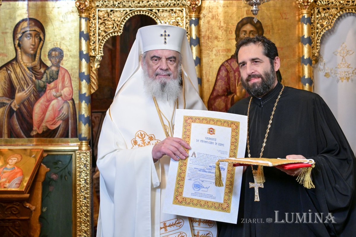 Promovări în rang pentru ostenitori din Administrația bisericească 344973