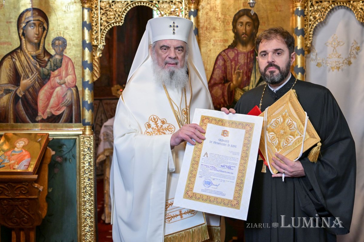 Promovări în rang pentru ostenitori din Administrația bisericească 344974