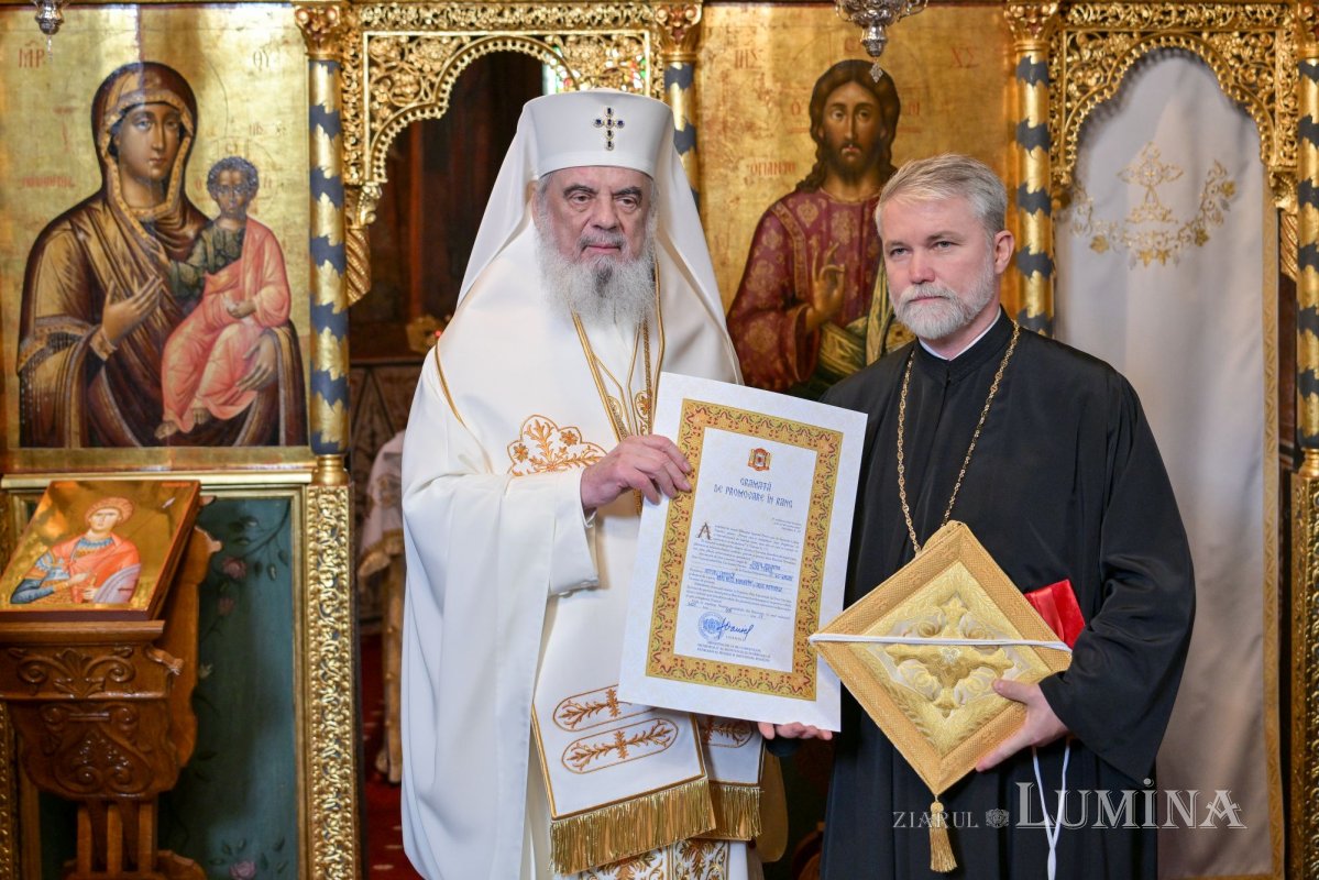Promovări în rang pentru ostenitori din Administrația bisericească 344976