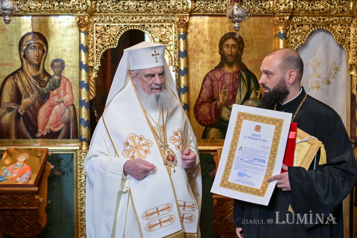 Promovări în rang pentru ostenitori din Administrația bisericească 344977