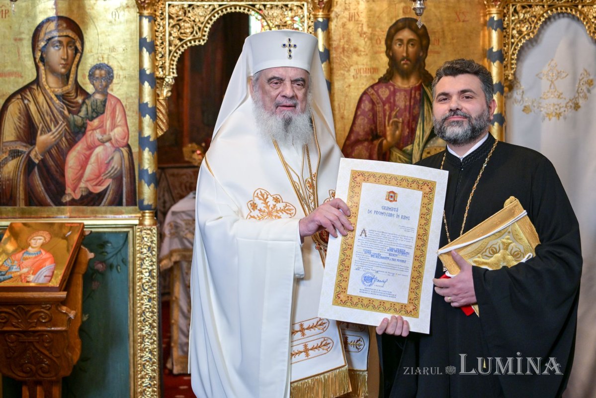 Promovări în rang pentru ostenitori din Administrația bisericească 344978
