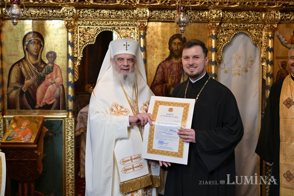 Promovări în rang pentru ostenitori din Administrația bisericească 344980